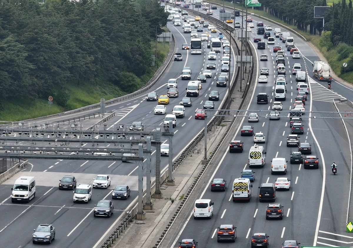 İstanbul’da tatil trafiği ana yolları vurdu