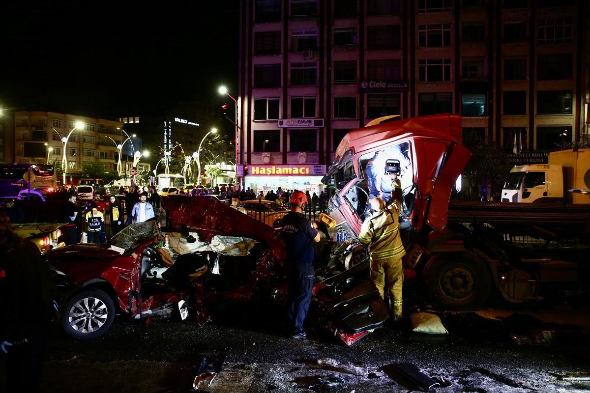 Bayram yolunda acı gece: 5 kişi hayatını kaybetti