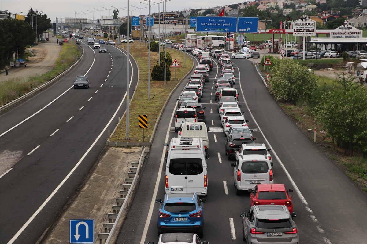 Bayram tatili başladı, Bolu’da trafik kilitlendi