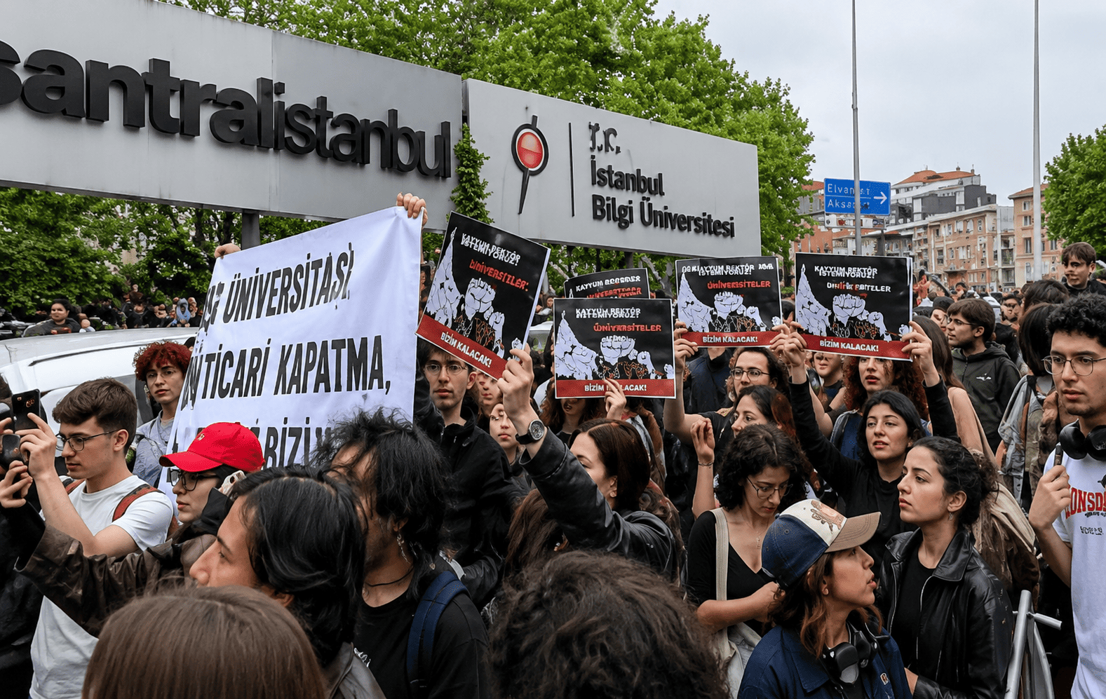 Bilgi Üniversitesi kararı kampüsü ayağa kaldırdı