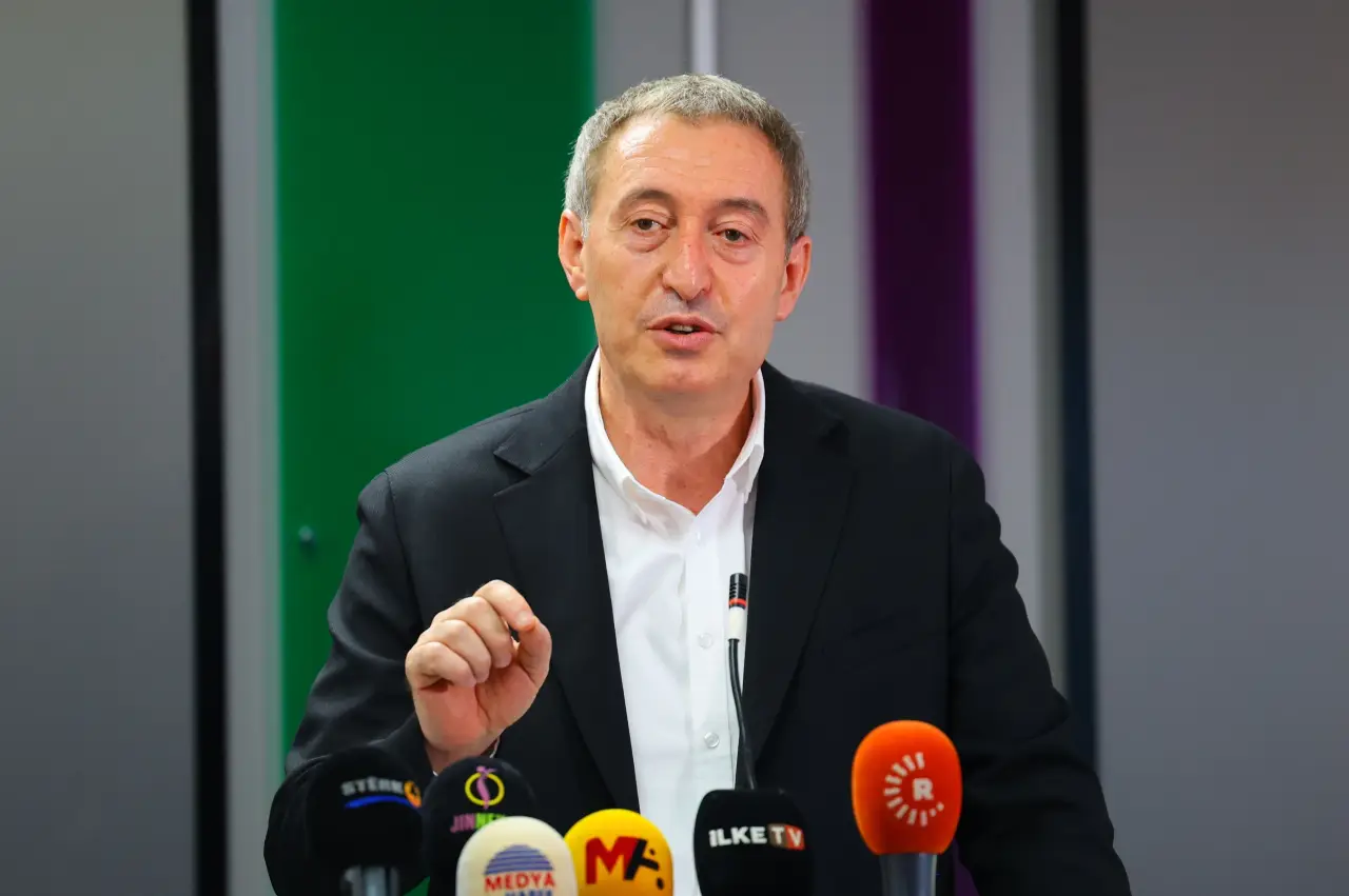 Bakırhan'dan CHP'ye destek mesajı: Siyasi partilerin kaderi mahkeme koridorlarında belirlenmez