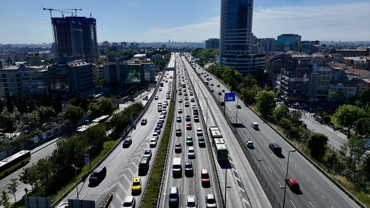 İstanbul bomboş kaldı! Yollar nefes aldı