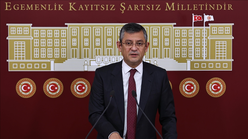 CHP kulisleri karıştı: Özgür Özel yeni parti mi kuruyor?