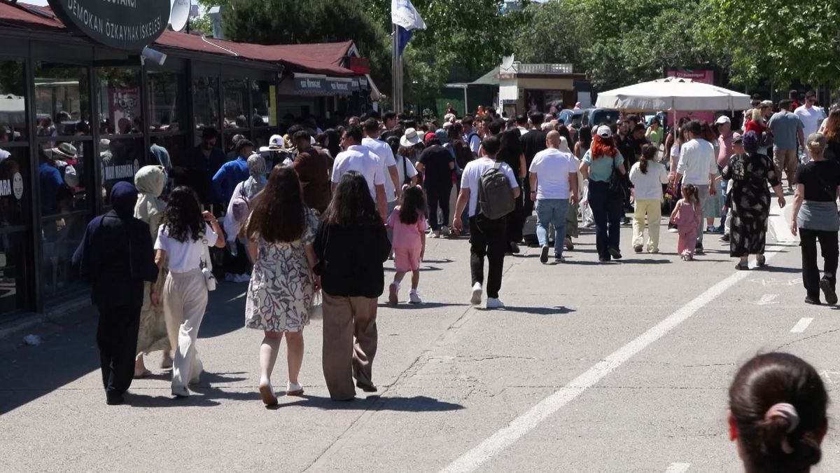 İstanbul’da bayramda dışarı çıkanlar sahilleri doldurdu