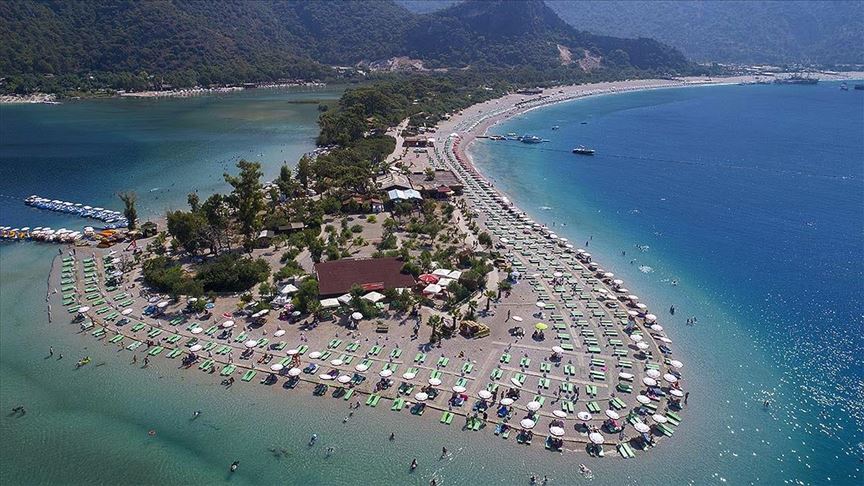 Bayram tatilinde Ölüdeniz’e ziyaretçi akını