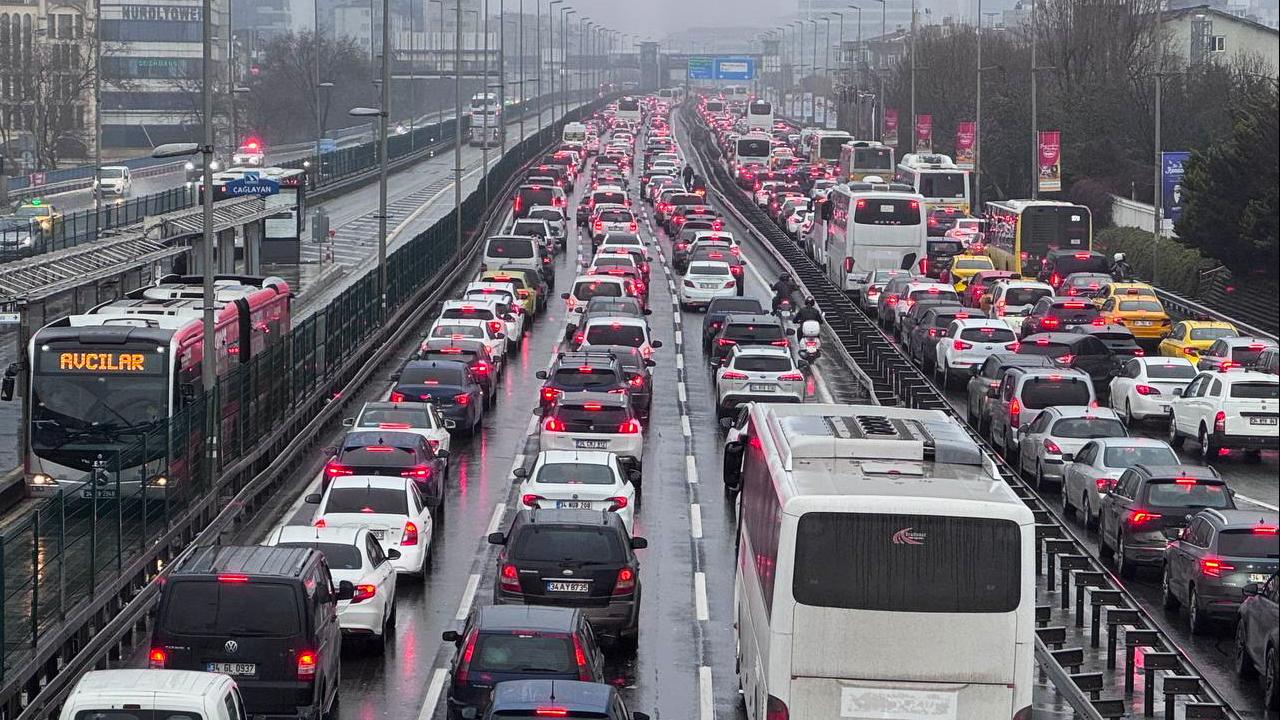 Bayram dönüşü yollar doldu: Hangi yollarda yoğunluk var?