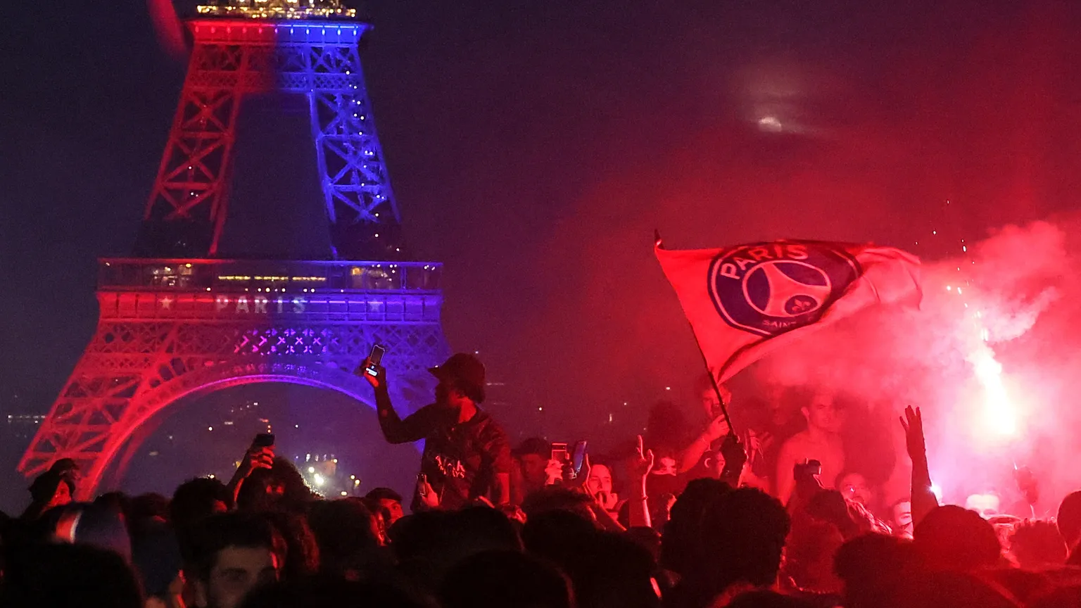 PSG'nin şampiyonluk kutlamaları karıştı: 457 gözaltı, 57 polis yaralı