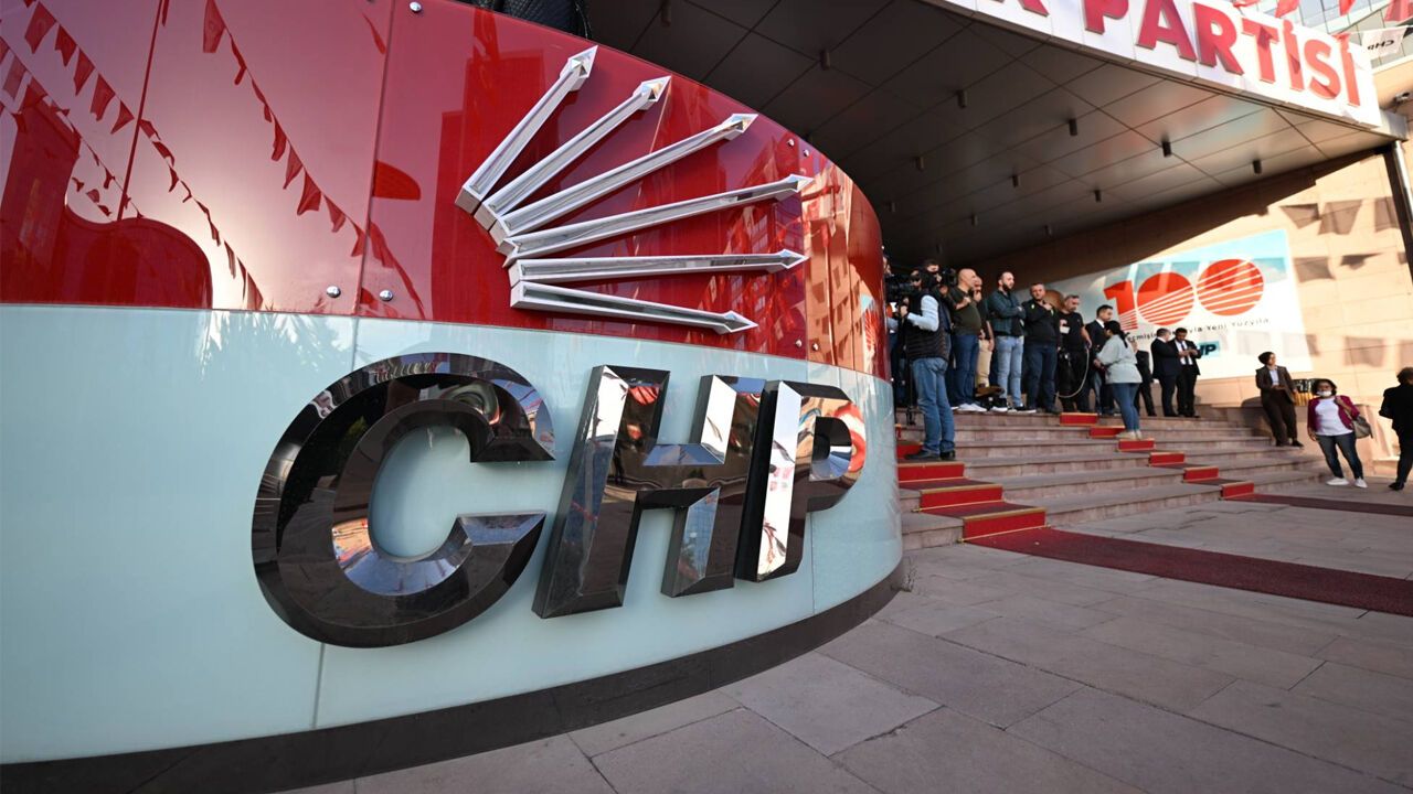 CHP'de yeni hamle: Delegeler kurultay için imza toplamaya başlıyor