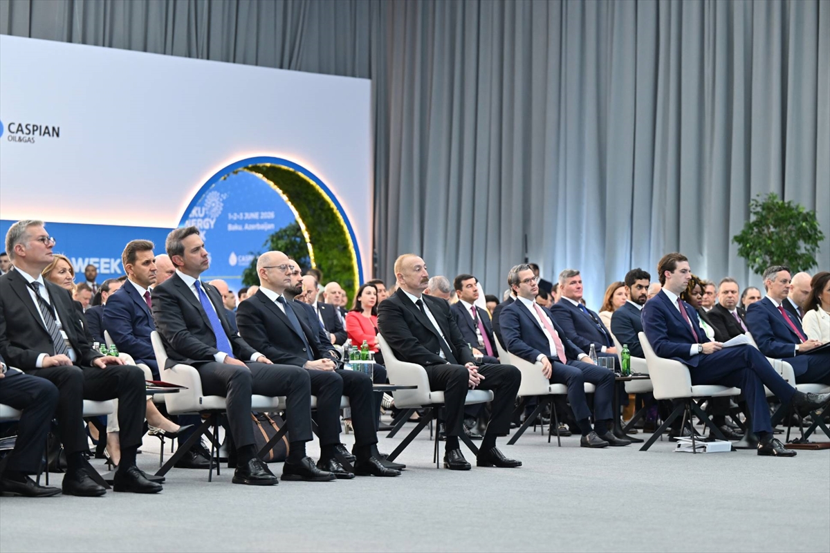 Bayraktar Bakü’de yeni enerji rotasını açıkladı