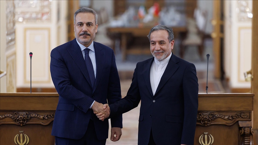 Hakan Fidan ve mevkidaşı Arakçi, İran-ABD müzakerelerini ele aldı