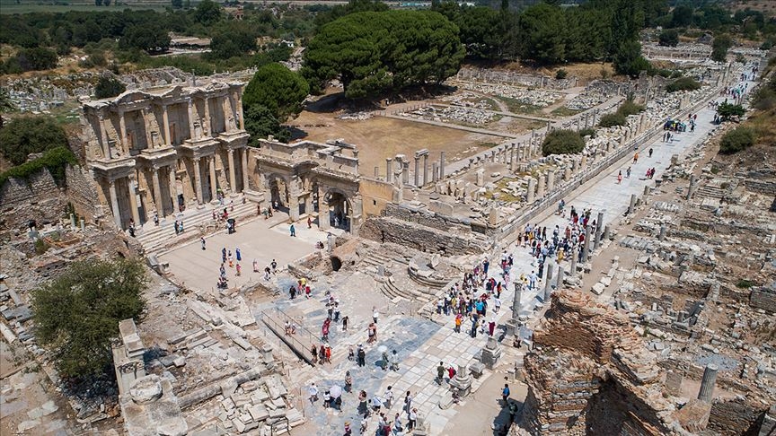 Tarihe ziyaretçi akını: Müzeler 1,5 milyon insanı ağırladı