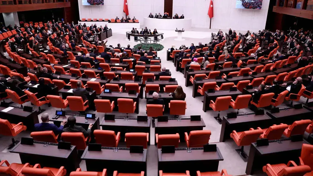 TBMM Genel Kurulu toplantı yeter sayısı bulunamayınca kapandı