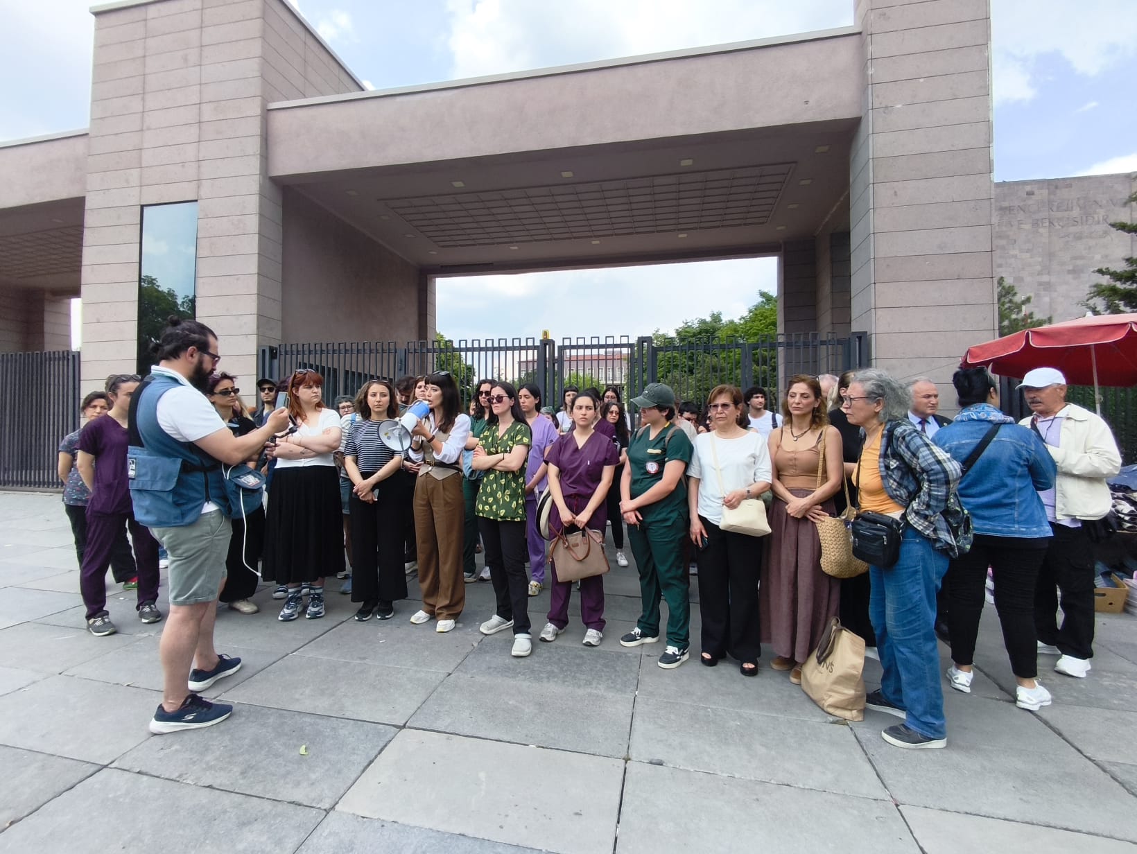 Ankara Üniversitesi’nde kampüs köpekleri tepkisi: Yalanla değil bilimle yönet