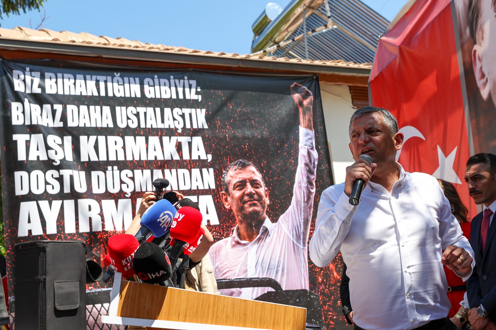 Özgür Özel’den Gümüşhane’de sert mesaj: Bana bina değil seçim kazanmak lazım