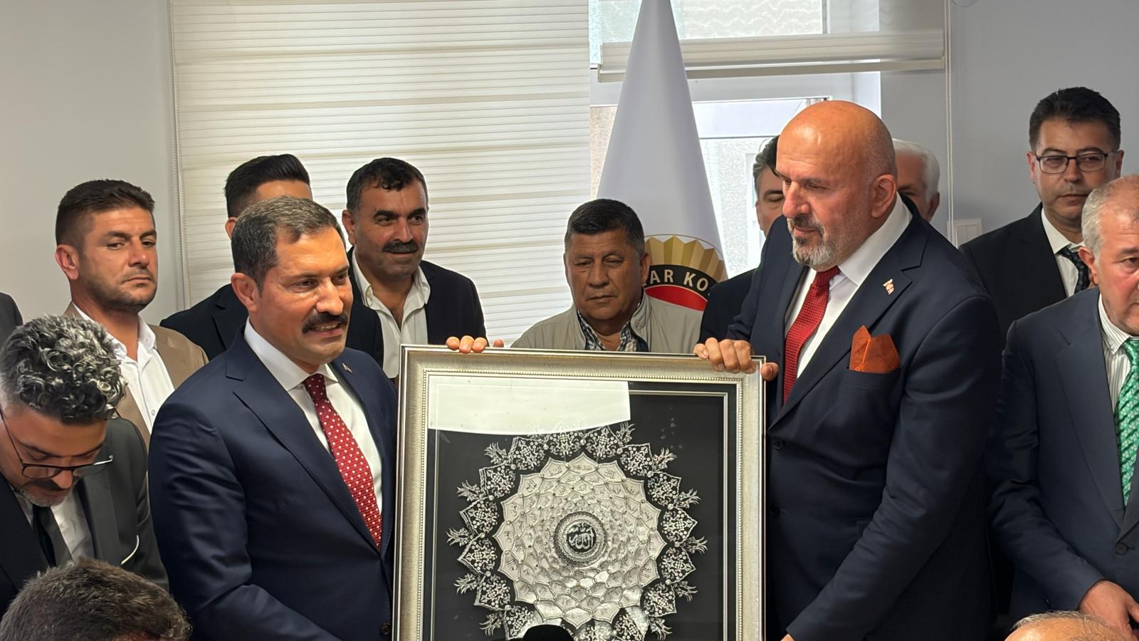 Hatay Valisi Mustafa Masatlı’ya “Yılın Valisi” ödülü