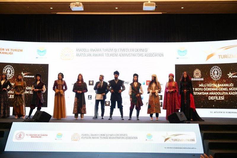 Ankara'da Türk Dünyası esintisi: Sergi büyük beğeni topladı