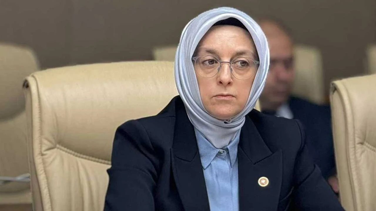 AK Partili Çam’dan ‘dijital çocukluk’ uyarısı: Çocuklar hiç olmadığı kadar yalnız