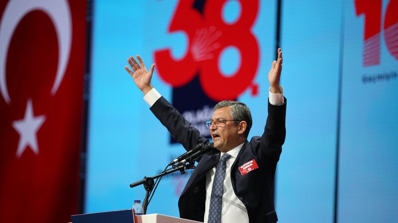 Yeni parti senaryosu dengeleri değiştirdi: Özel'in oy potansiyeli CHP'yi ikiye katladı!
