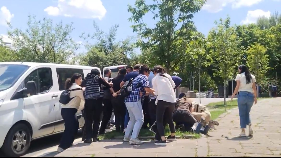 Ankara'da atanamayan öğretmenlere polis müdahalesi