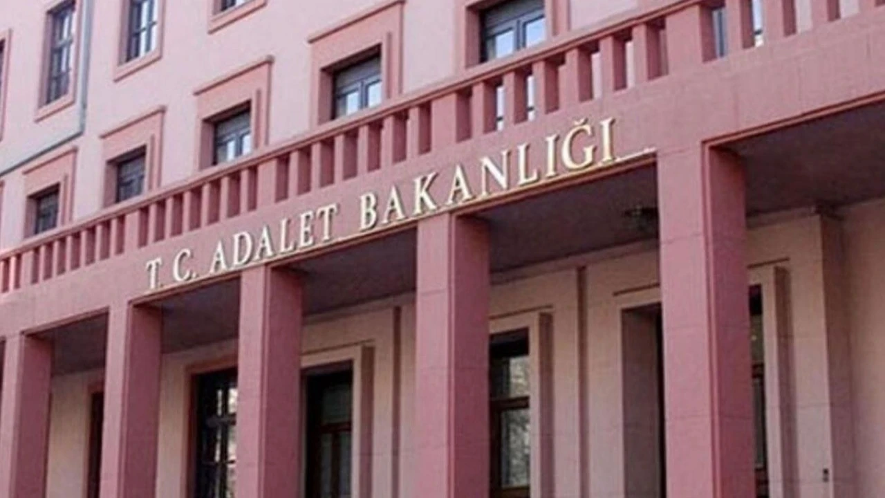 Adalet Bakanlığı 52 FETÖ firarisi için yeni iade dosyaları hazırladı