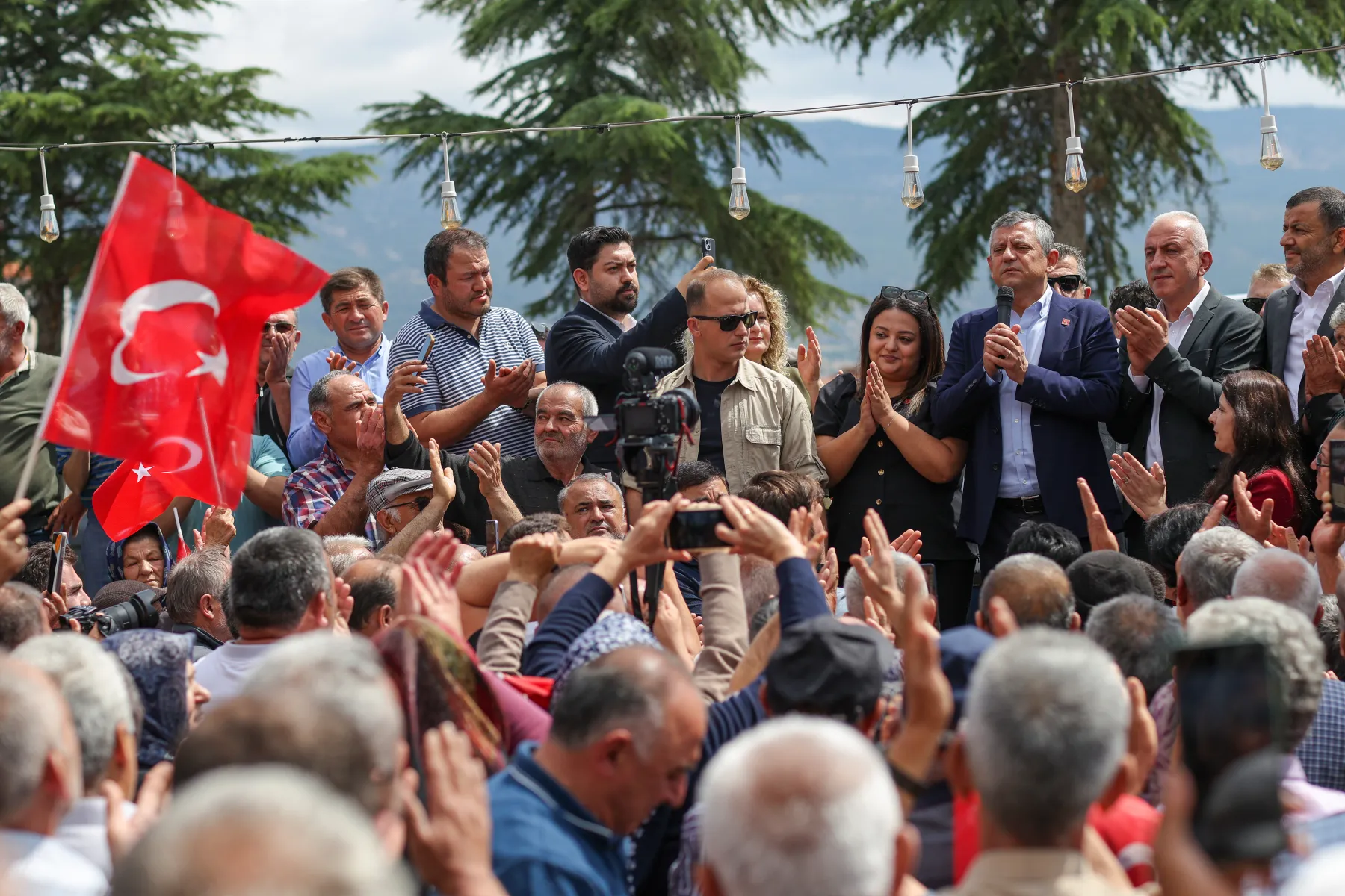 Özgür Özel Burdur’dan seslendi: Bundan sonra sokaktayız, meydandayız