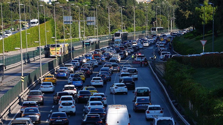 AYM masaya yatırıyor: Trafikte araçtan inene verilen ceza iptal edilebilir