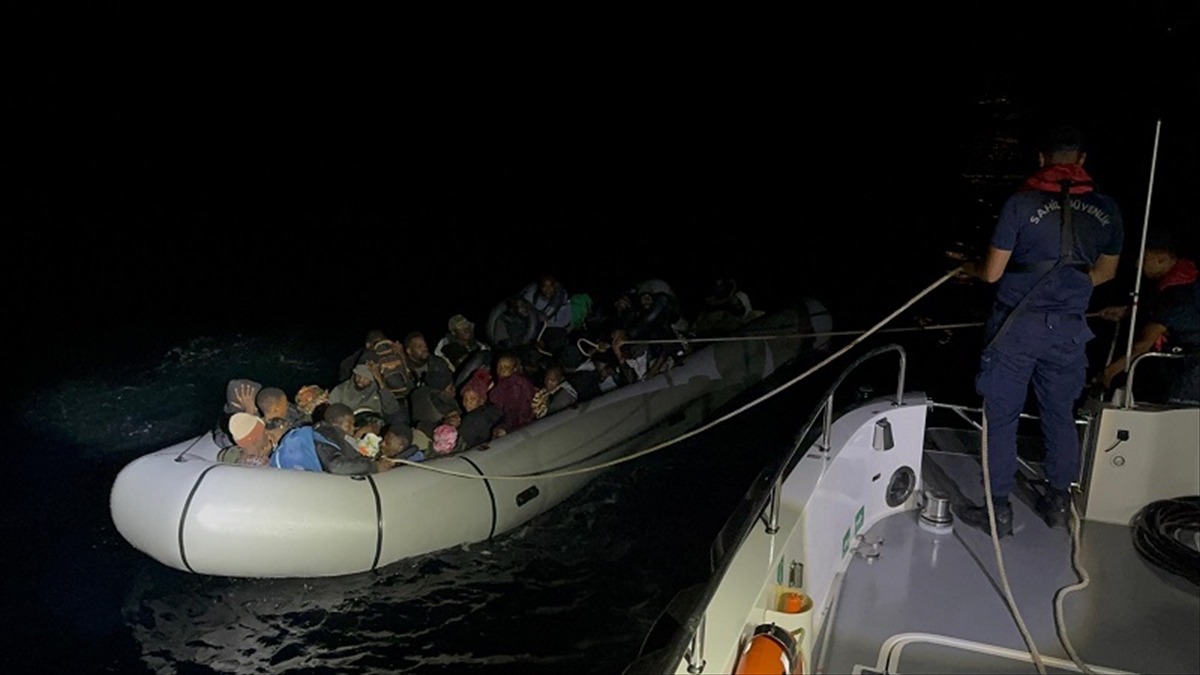 Çeşme ve Seferihisar açıklarında hareketli anlar!