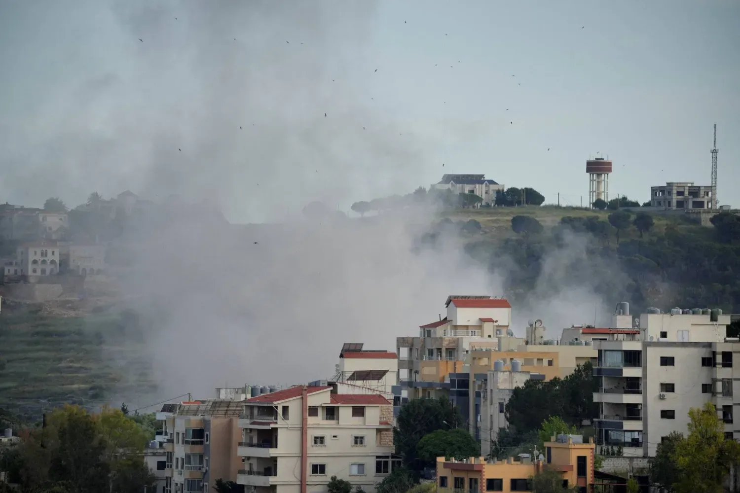 Evlerine dönmek istediler, ses bombalarıyla karşılaştılar