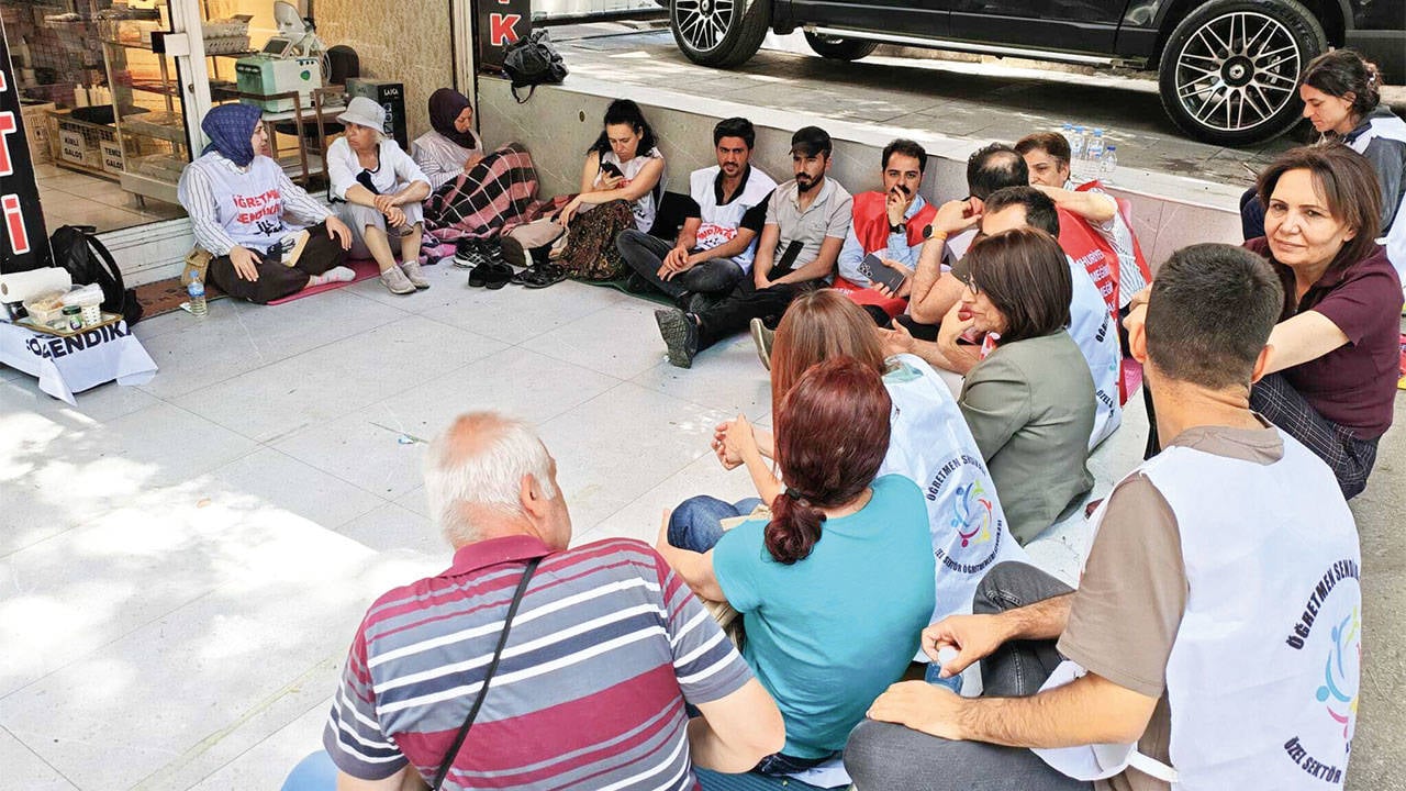Öğretmenlerin açlık grevinde 8'inci gün tamamlandı