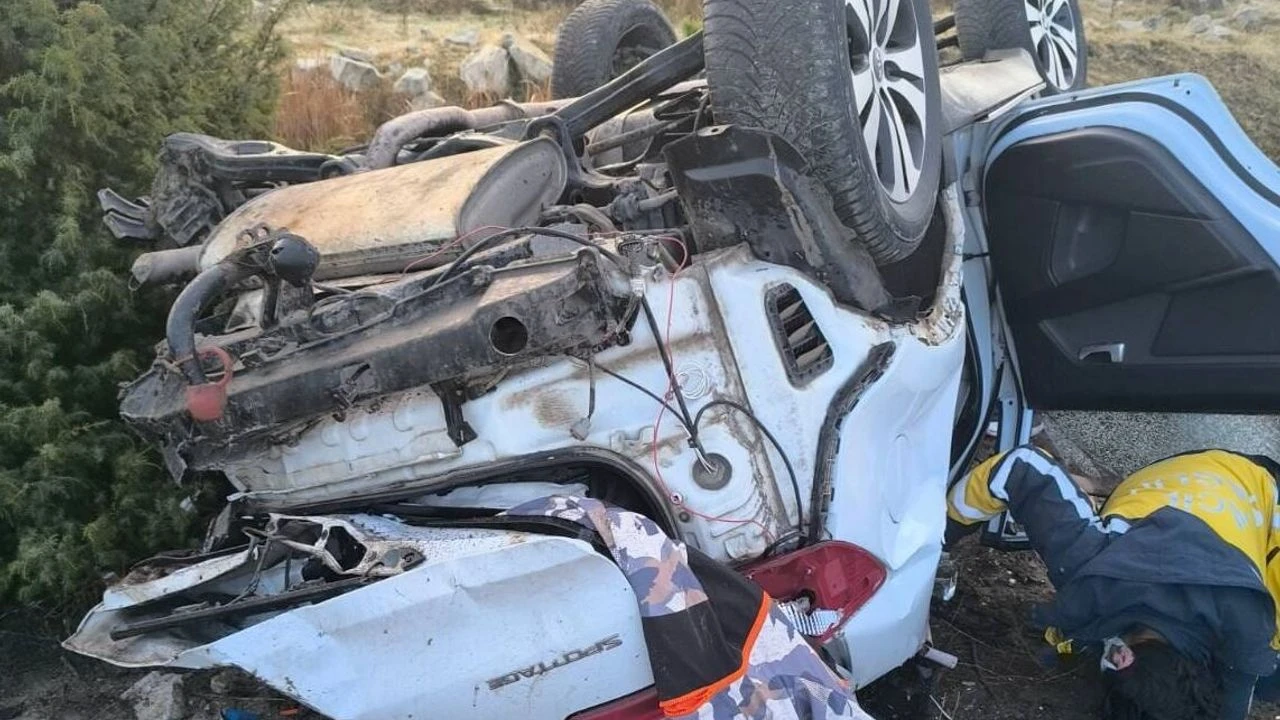 Afyonkarahisar’da feci kaza: 1 kişi hayatını kaybetti