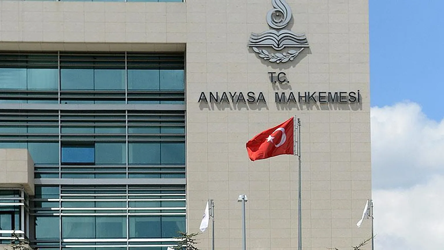OHAL KHK başvurularında AYM’den ihlal ve ret kararı