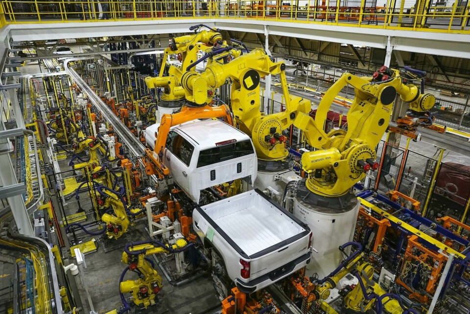 Robotlar geldi, bin kişi işten çıkarıldı
