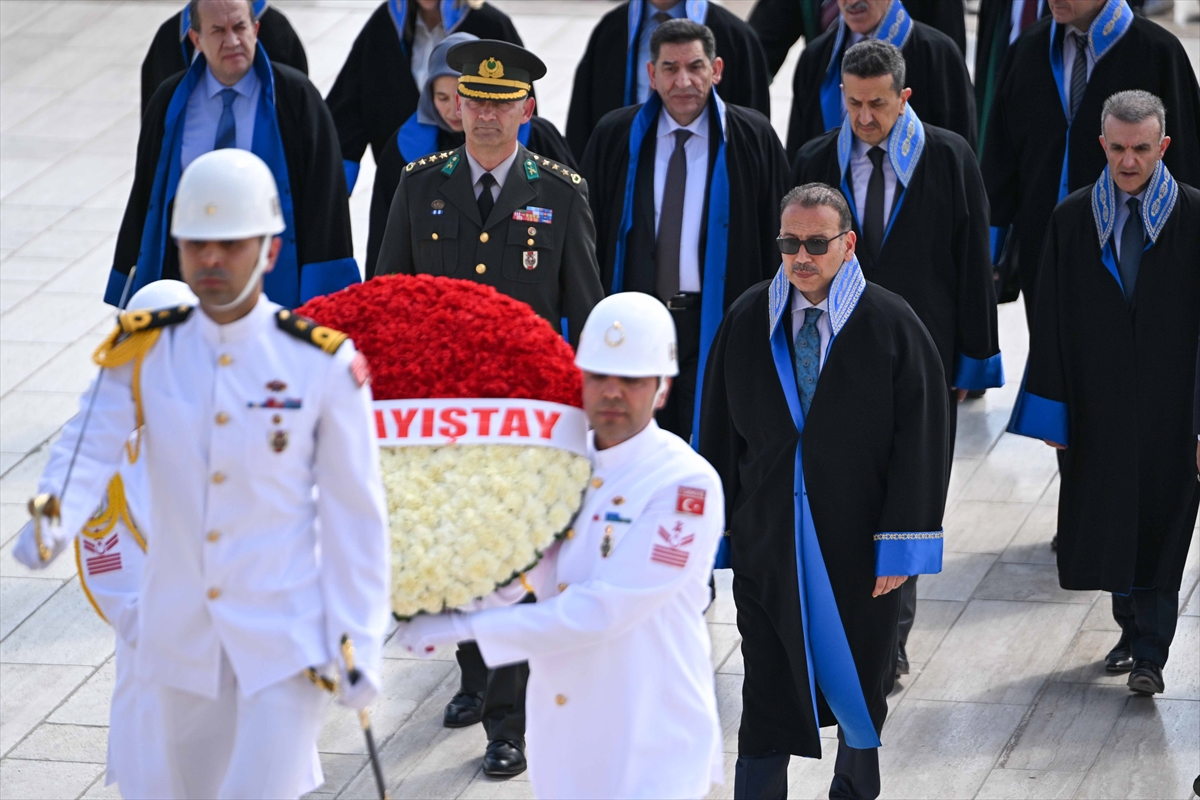 Sayıştay Başkanı Yener ve beraberindeki heyet Anıtkabir'i ziyaret etti