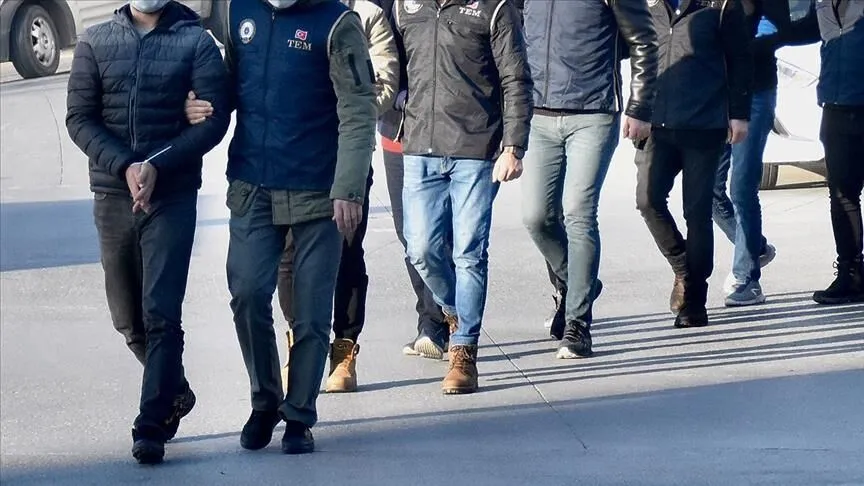 Uyuşturucu ticaretine gece baskını: 54 gözaltı