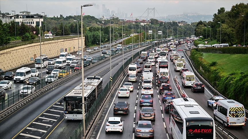 Yola çıkmadan önce bakın! Bu yollarda trafik kilitlenebilir