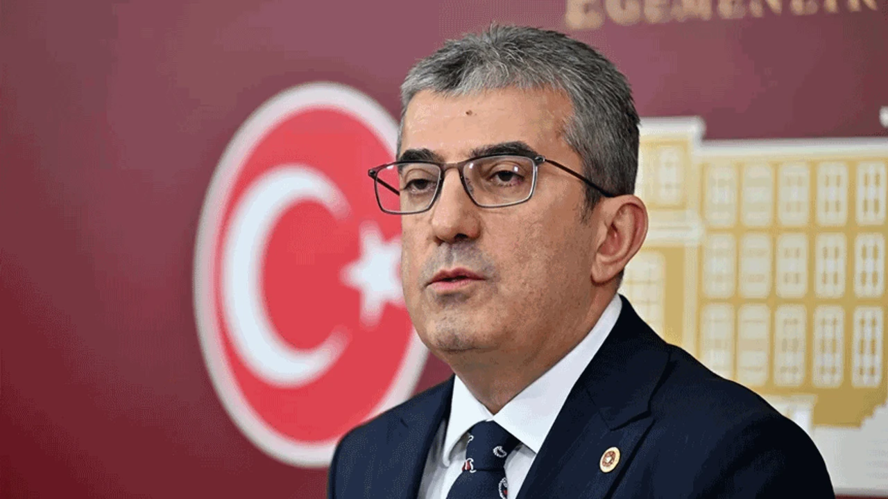 Gökhan Günaydın'dan CHP yönetimine çağrı: 26 il başkanının görevden alınması kabul edilemez