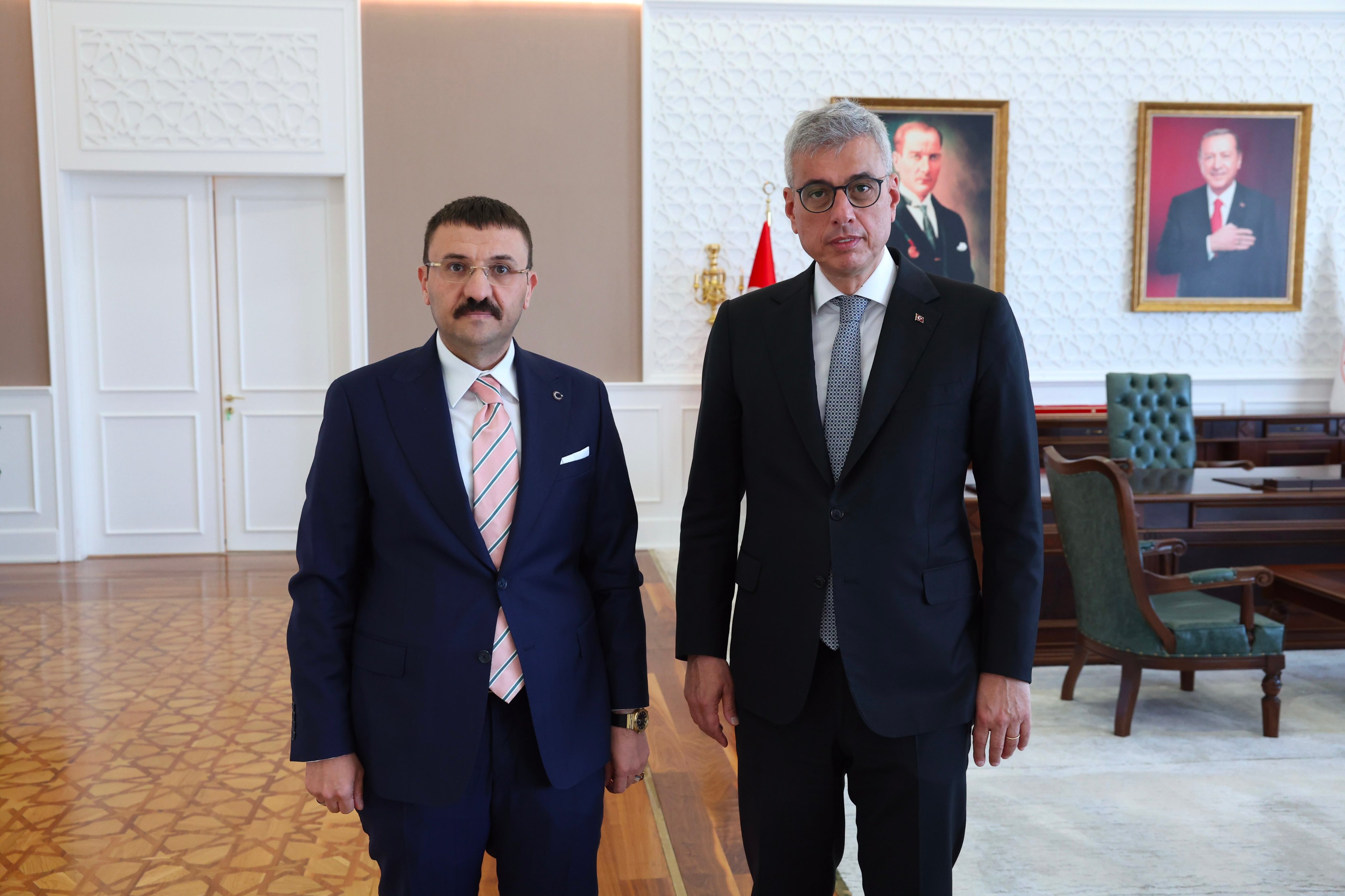 Sağlık Bakanı Memişoğlu'na anlamlı ziyaret