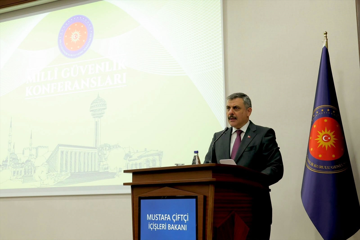Bakan Çiftçi: "Şehit ve Gazilerimiz Başımızın Tacı"