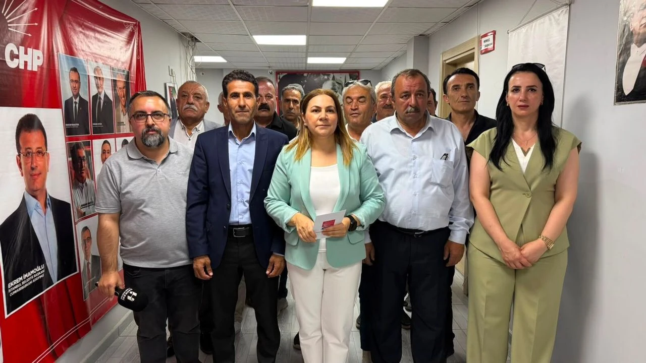 CHP'li Çakırbeyli'den dikkat çeken tepki: Tebligatı uçak yapıp iade etti