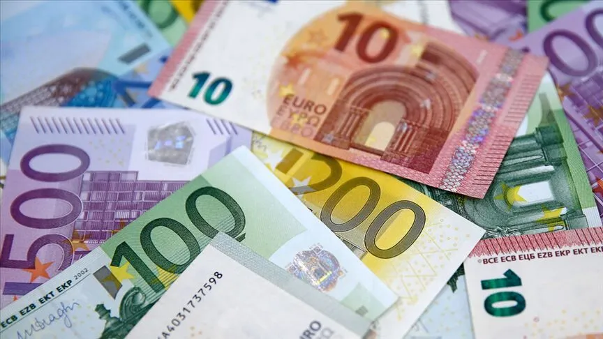 Dövizde sabah hareketliliği: Dolar ve avro yukarı açıldı