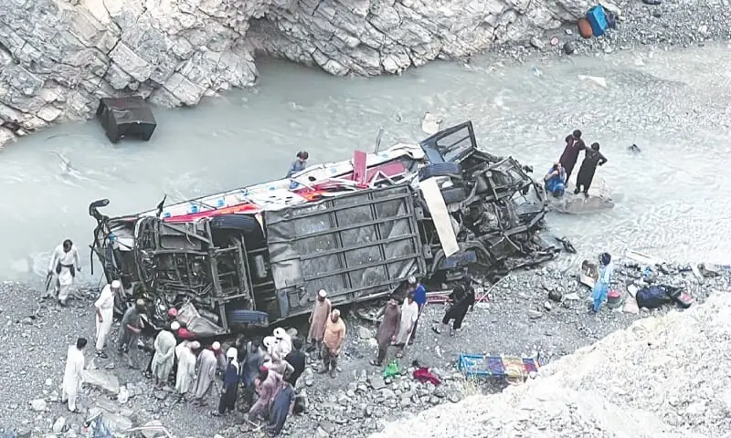 Pakistan’da feci kaza: 40 kişi hayatını kaybetti