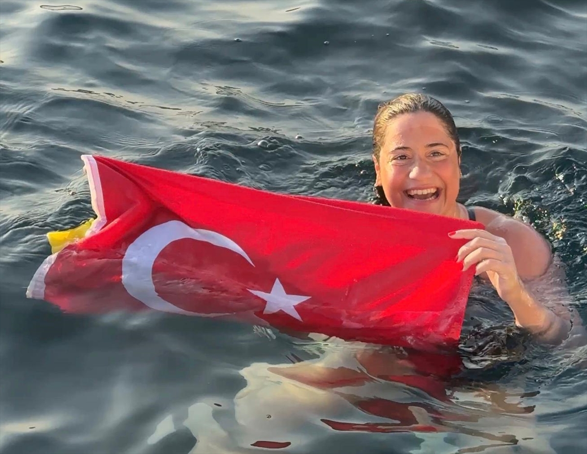 Dalgalar, akıntılar, 45 kilometre: Aysu Türkoğlu başardı!