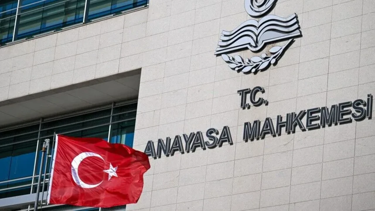 AYM’den Noterlik Kanunu kararı: Disiplin hükmü iptal edildi