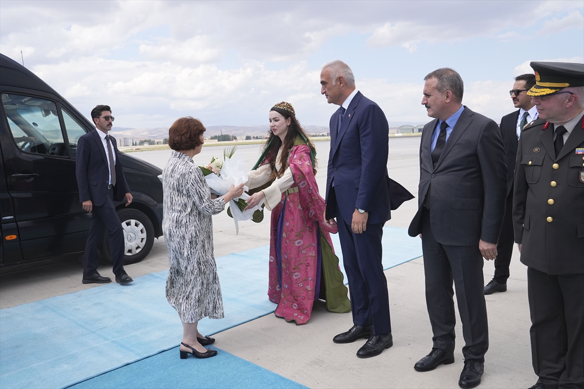 NATO Zirvesi için Ankara'ya ilk lider geldi: Kuzey Makedonya Cumhurbaşkanı Türkiye'de