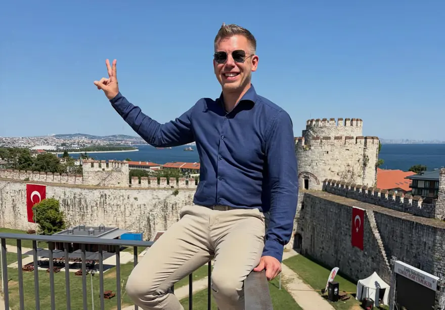 Macaristan Başbakanı zirve öncesi İstanbul’da turist oldu