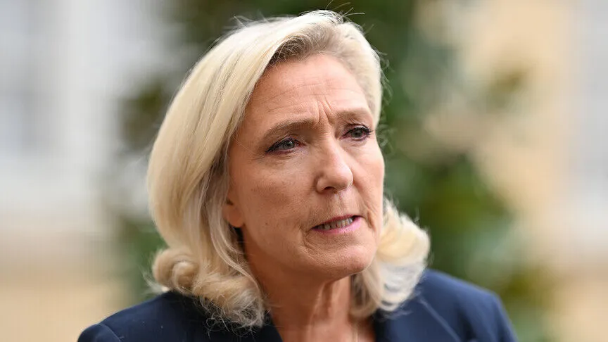 Fransız siyasetçi Le Pen'e ev hapsi ve siyaset yasağı