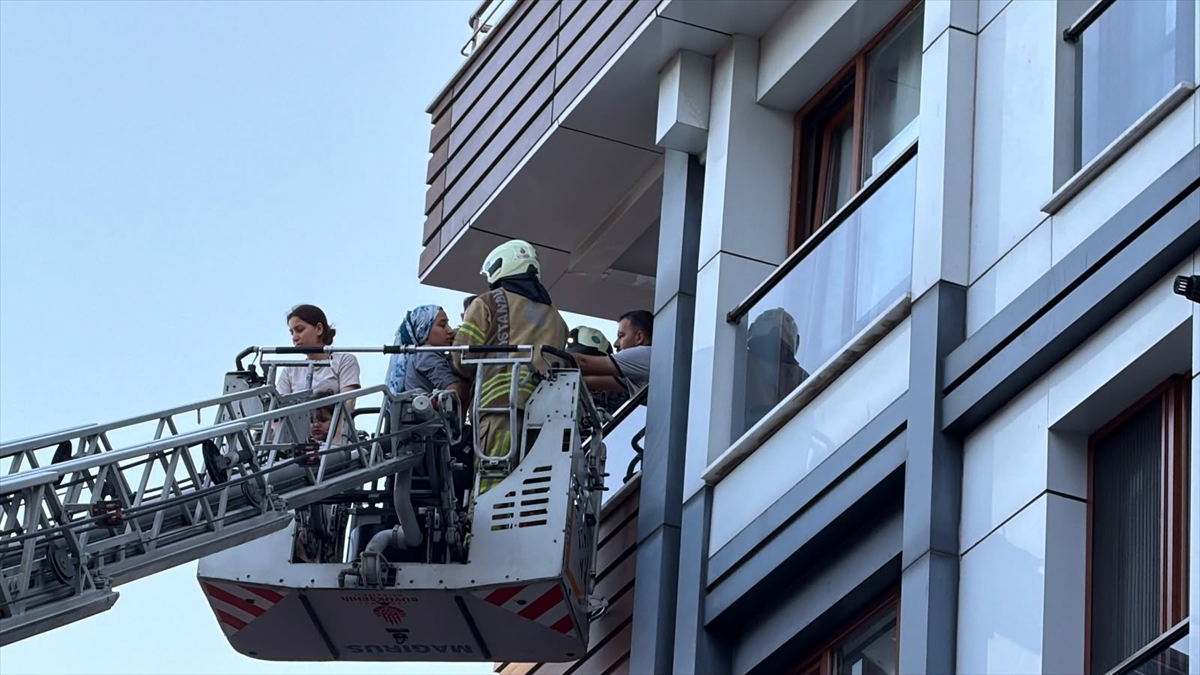 İstanbul’da korkutan yangın: 4 kişi hastanelik oldu