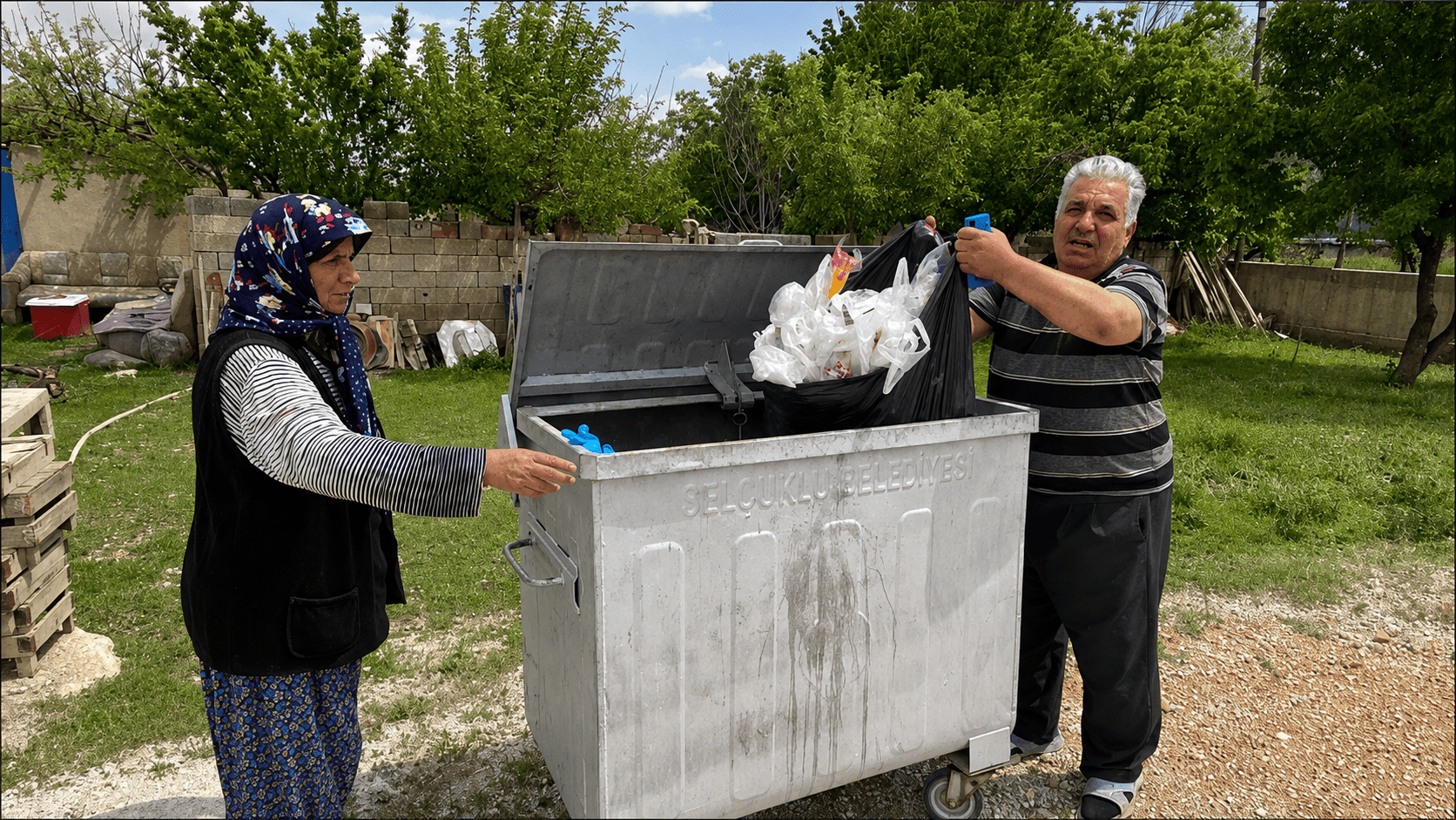 400 bin lira için 15 ton çöpü tek tek aradı!