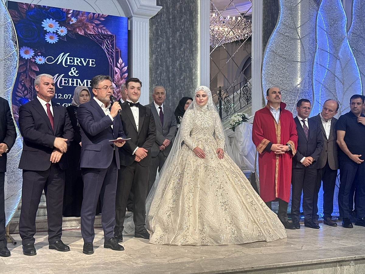 Bakan Yumaklı Konya'da nikah şahidi oldu
