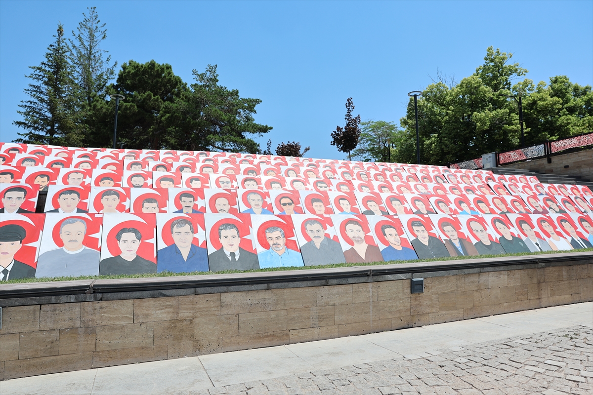 Gaziantep'te 15 Temmuz manşetleri sergisi açıldı